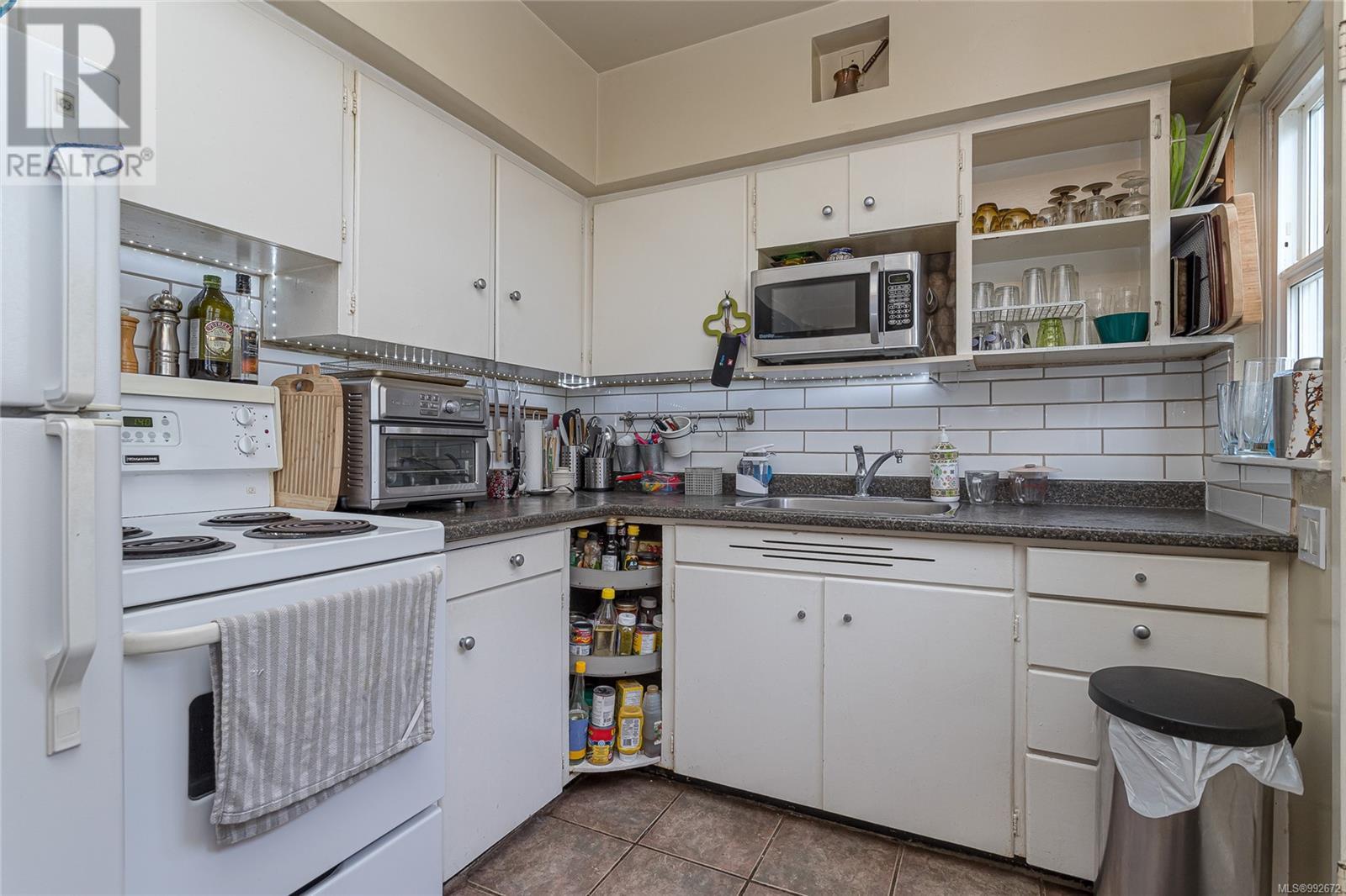 1044 Hillside Ave Property Photo 41
