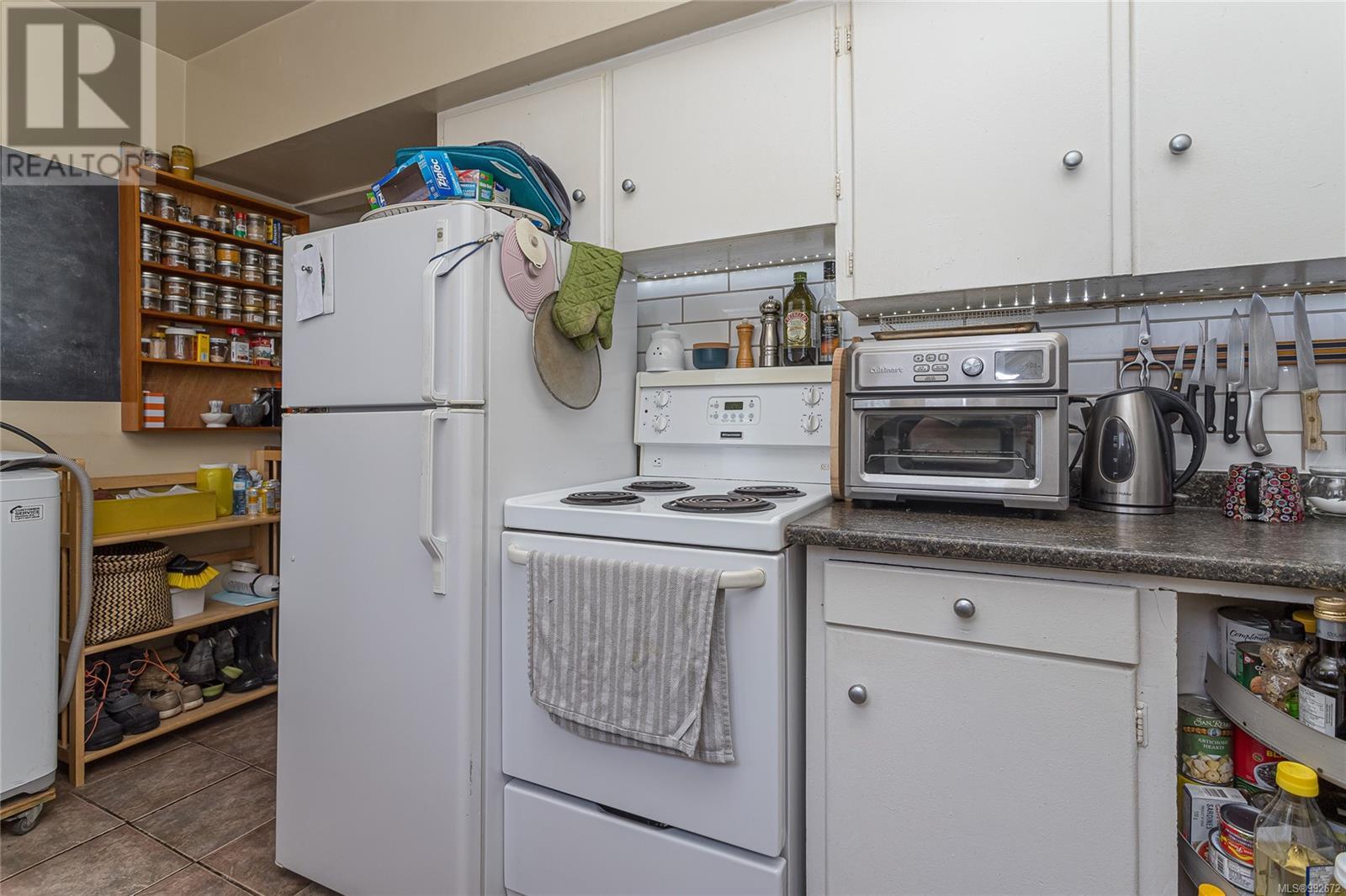 1044 Hillside Ave Property Photo 42
