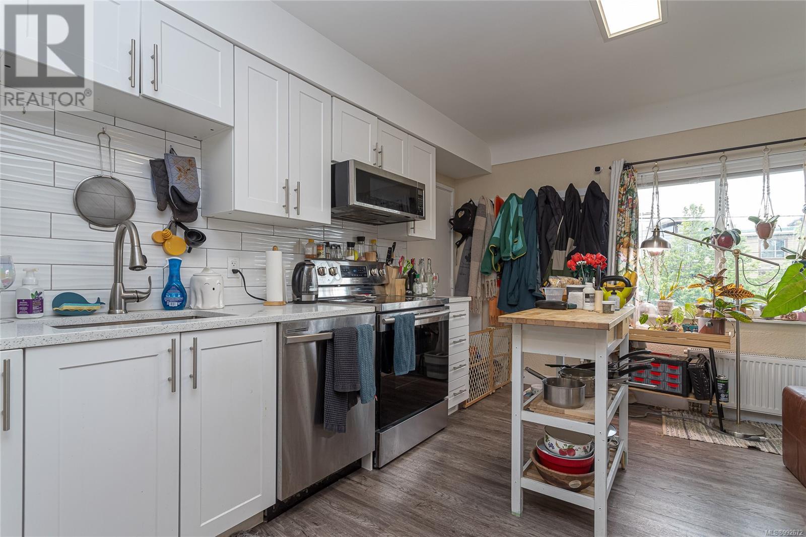 1044 Hillside Ave Property Photo 48