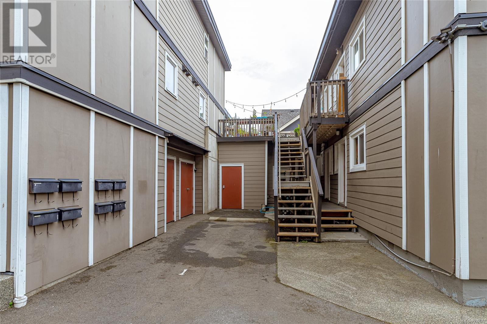 1044 Hillside Ave Property Photo 62