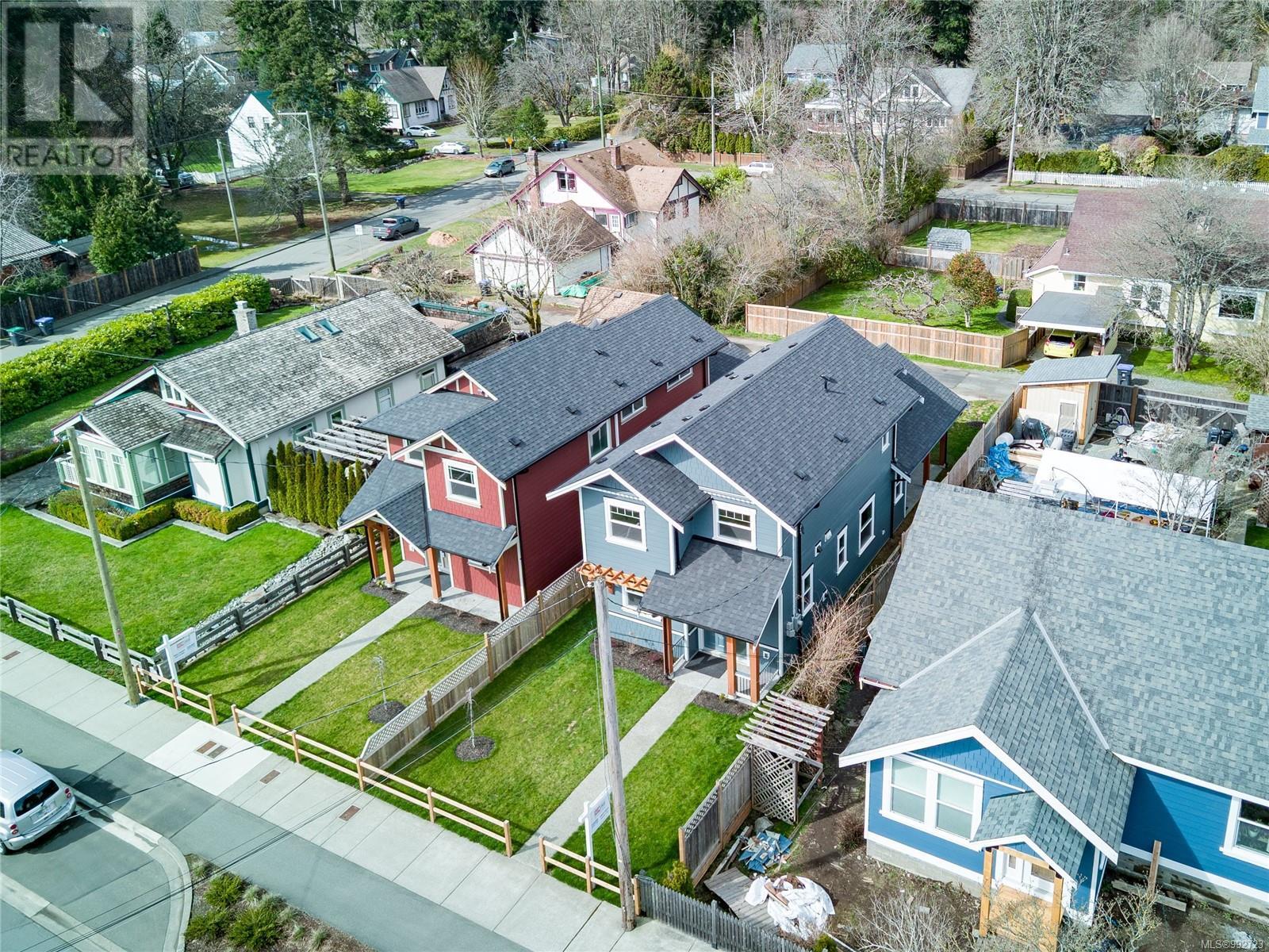 635 5th Street Property Photo 2