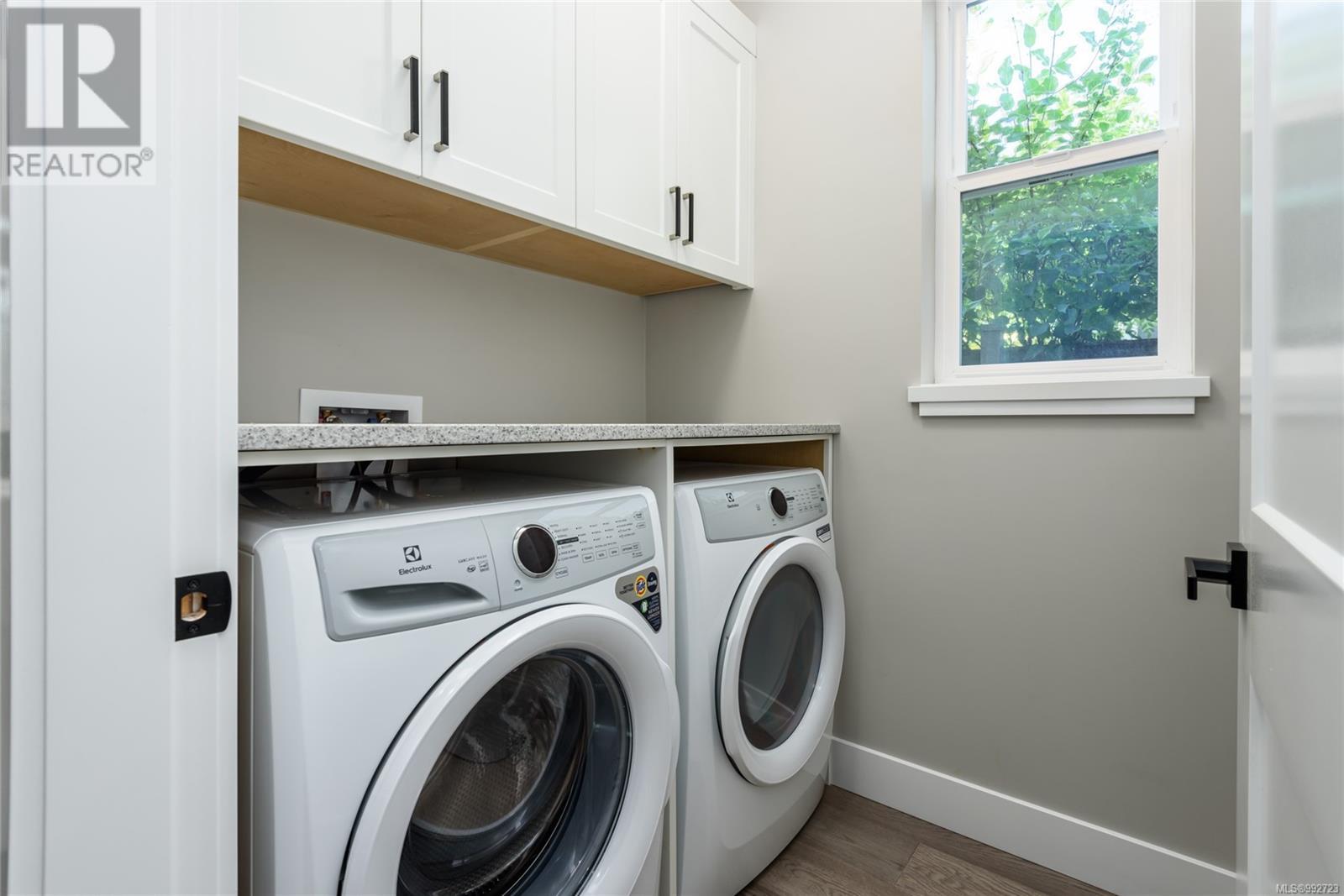 635 5th Street Property Photo 11