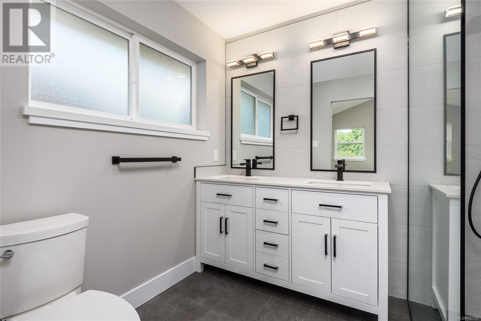 635 5th Street Property Photo 12