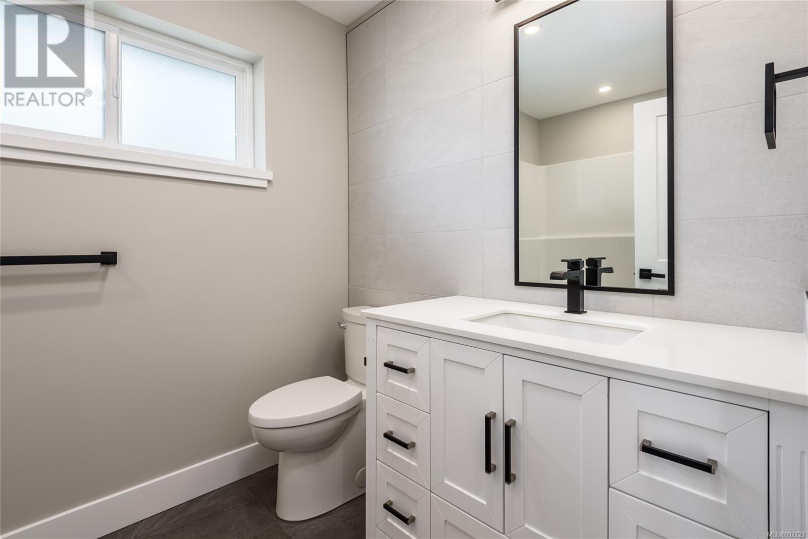 635 5th Street Property Photo 14