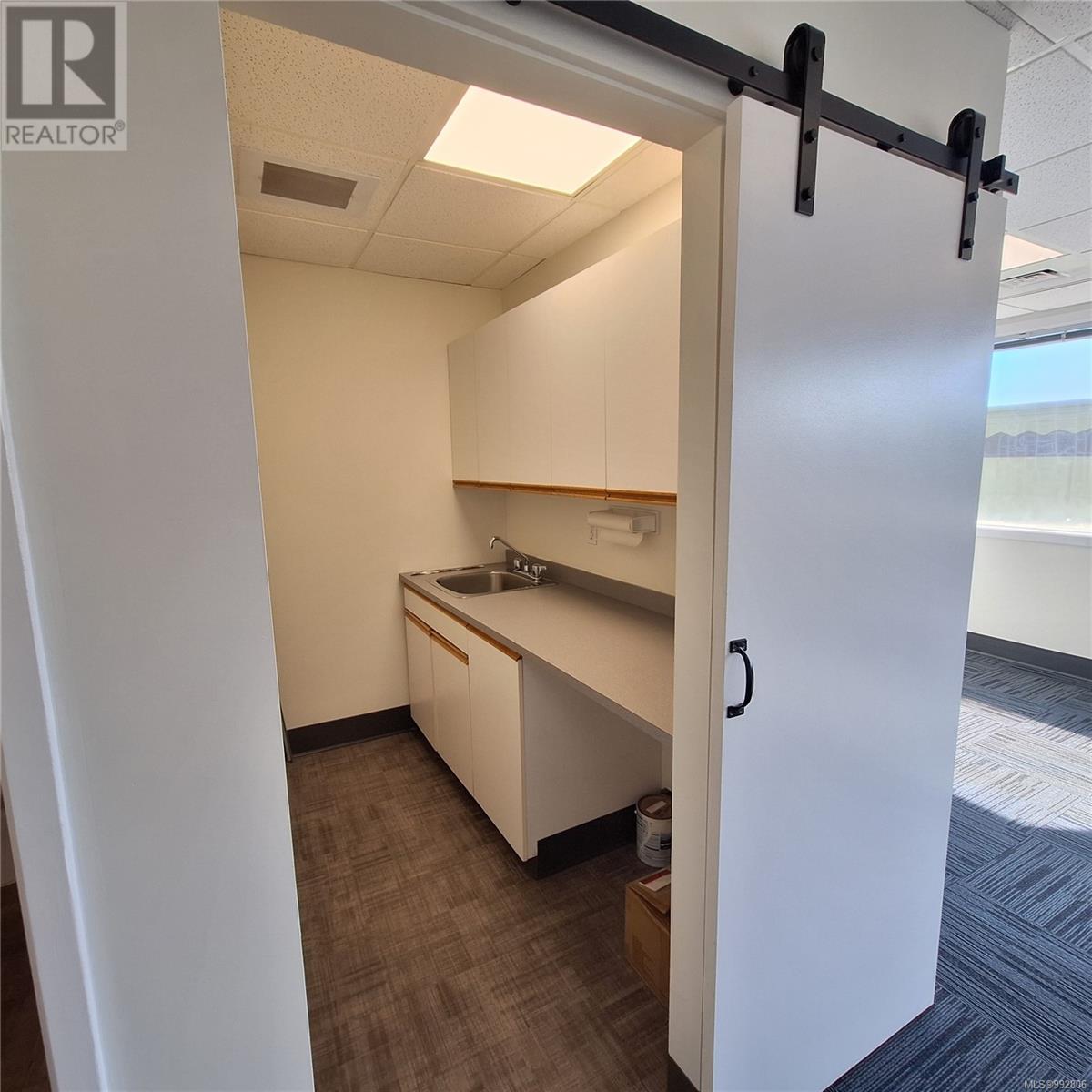 306 235 Bastion St Property Photo 8