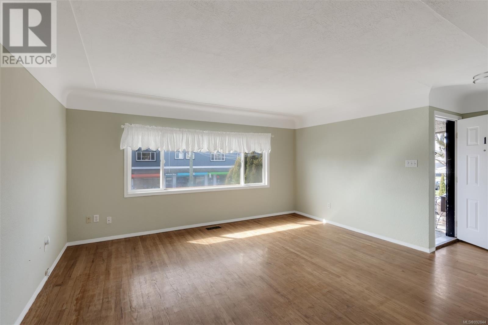 854 Admirals Rd Property Photo 4