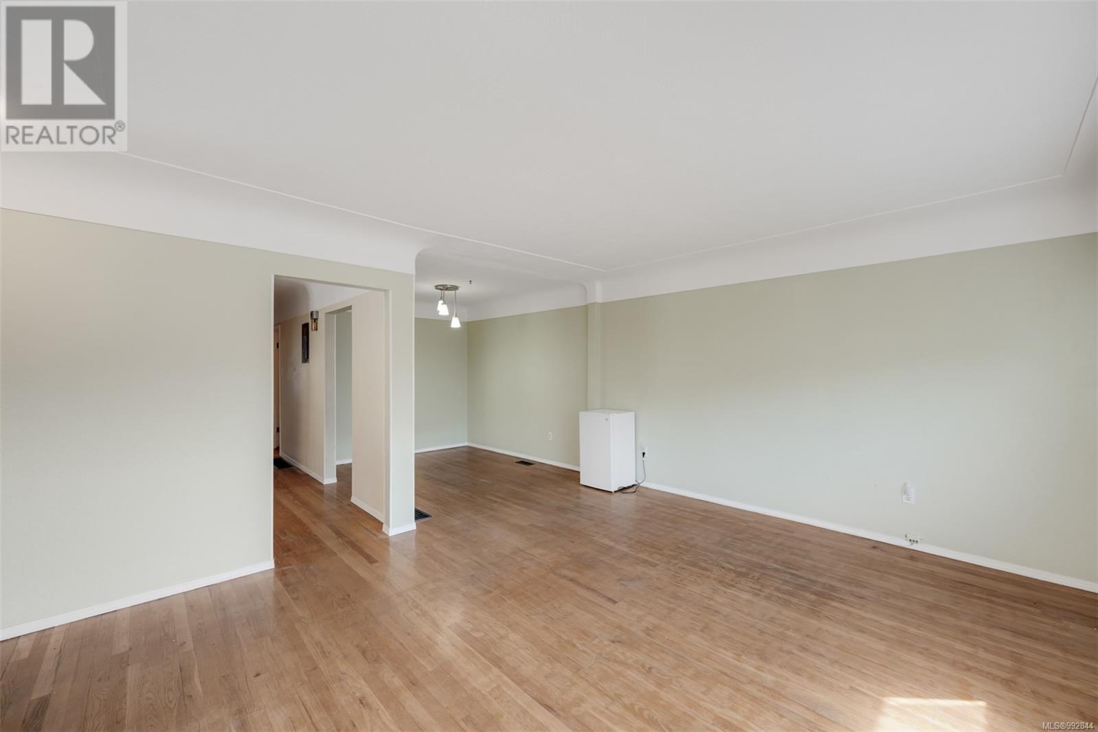 854 Admirals Rd Property Photo 5