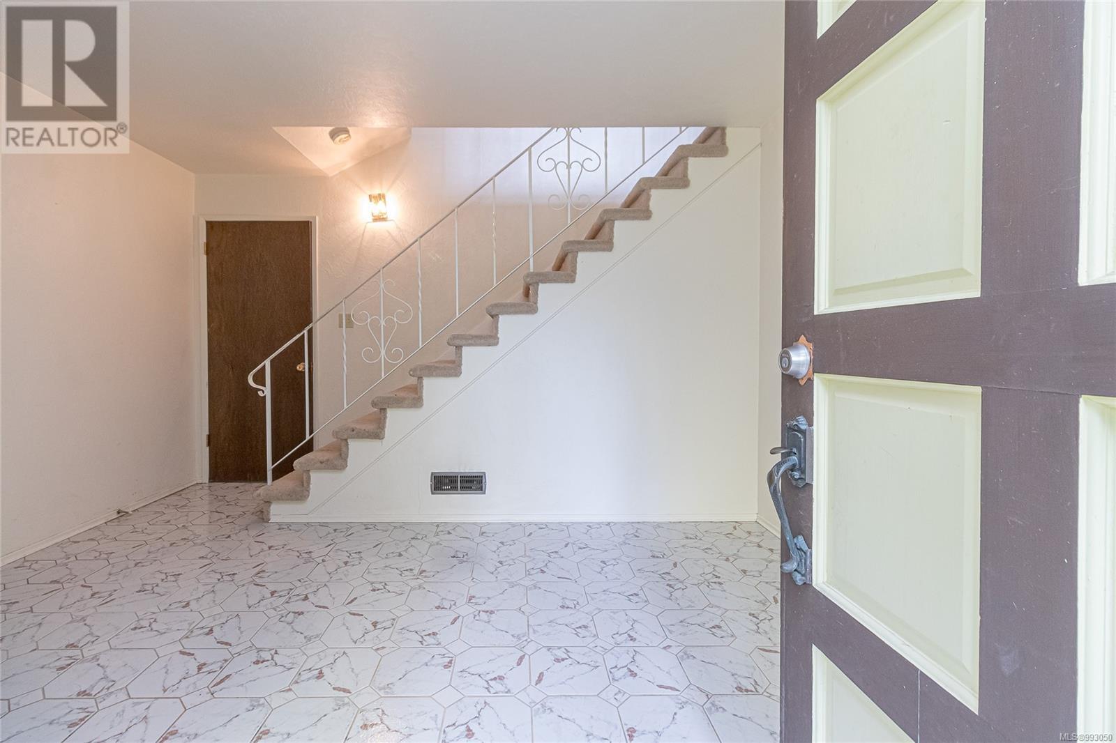 818 Stanehill Pl Property Photo 7