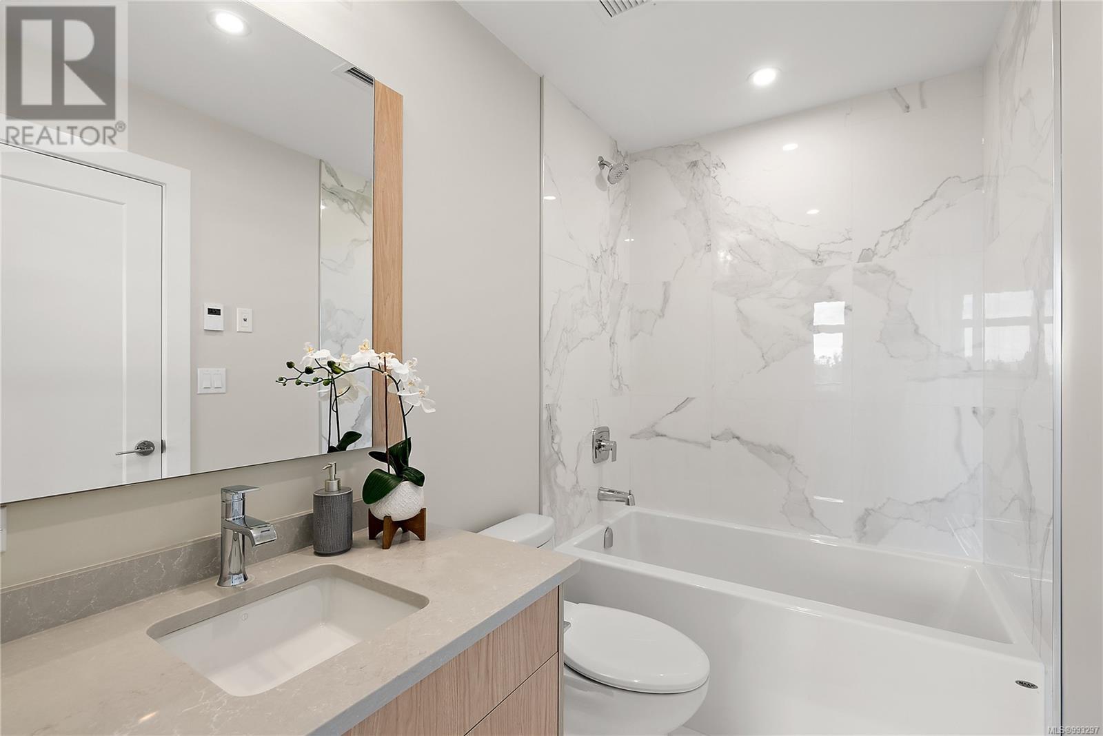 209 2520 Hackett Cres Property Photo 28
