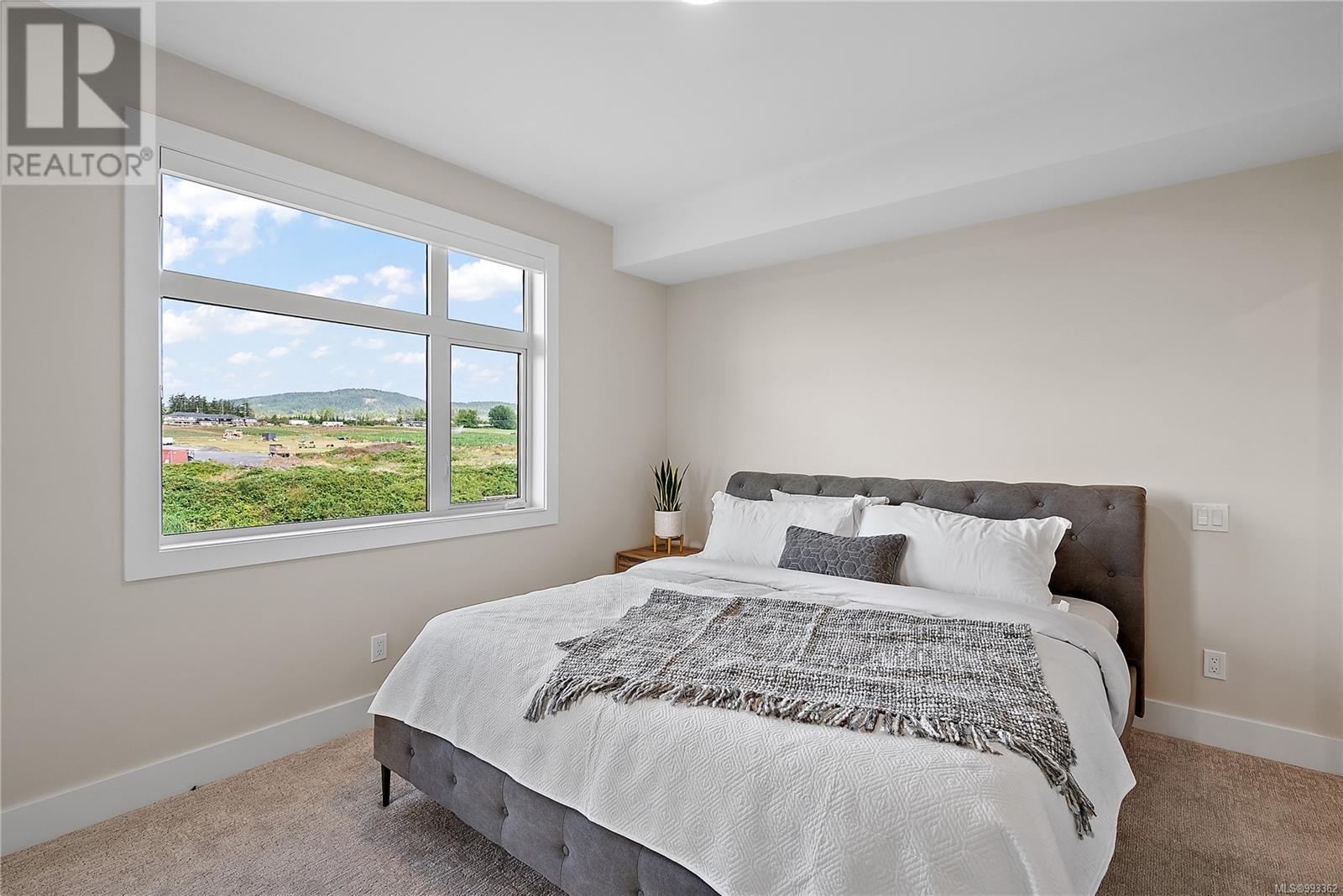 107 2520 Hackett Cres Property Photo 14