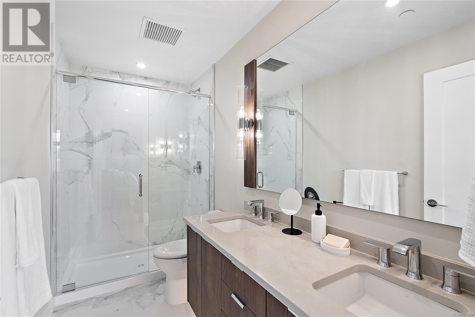 107 2520 Hackett Cres Property Photo 16