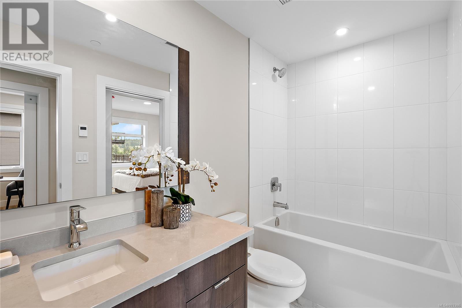 207 2520 Hackett Cres Property Photo 18
