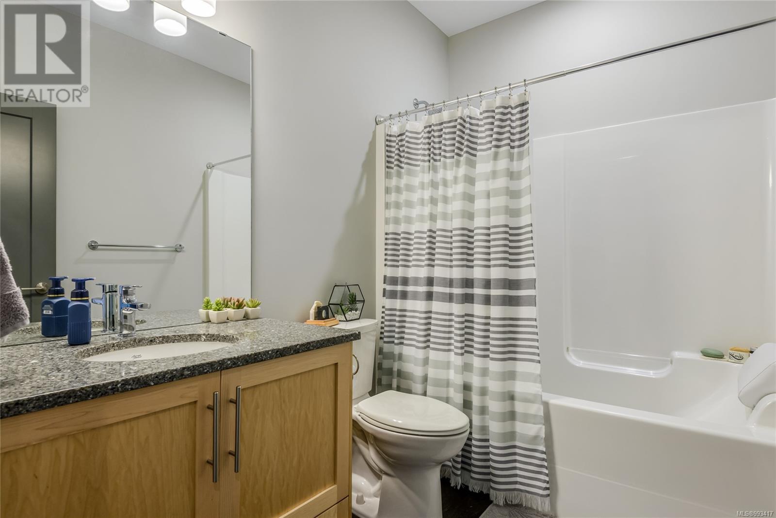 2 1580 Glen Eagle Dr Property Photo 18