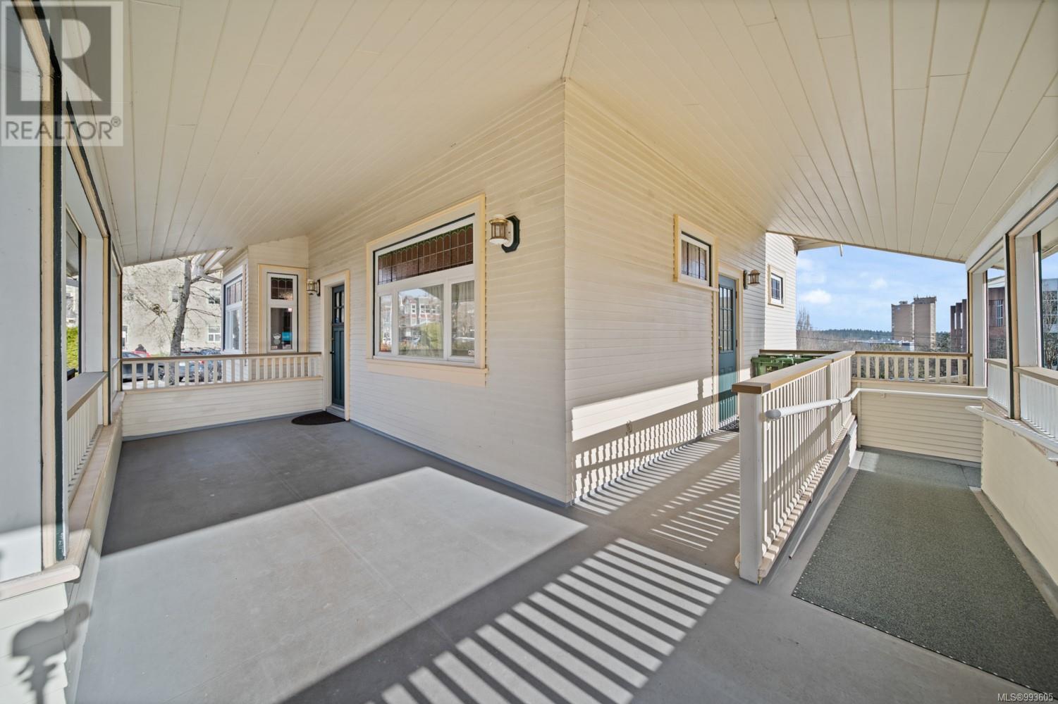 348 Wesley St Property Photo 6