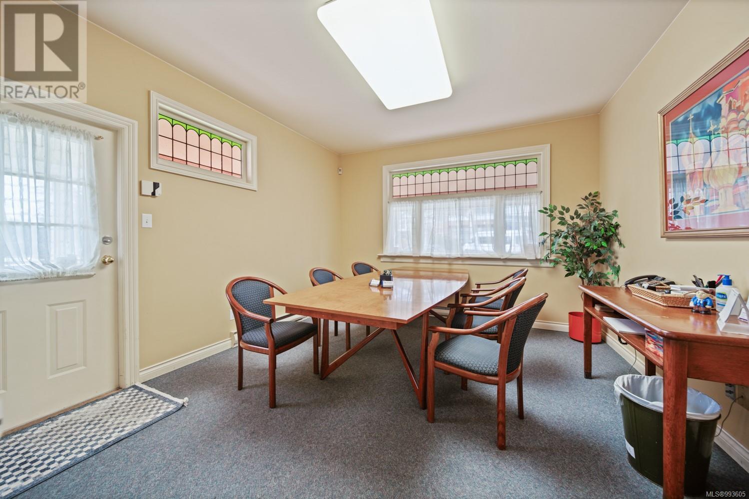 348 Wesley St Property Photo 10