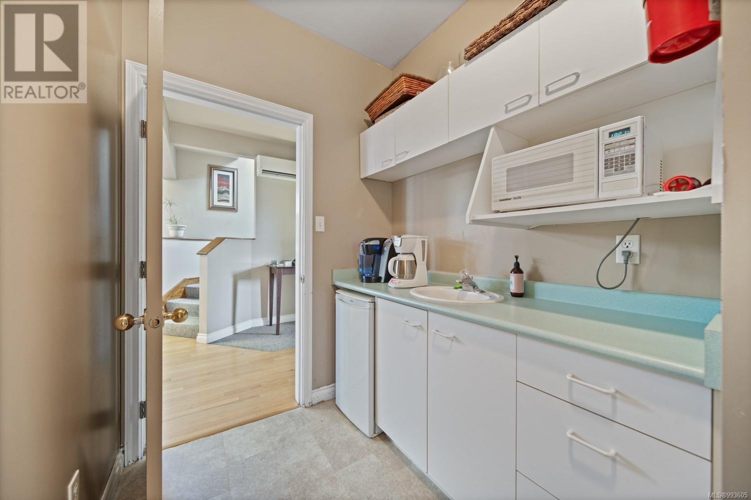 348 Wesley St Property Photo 15