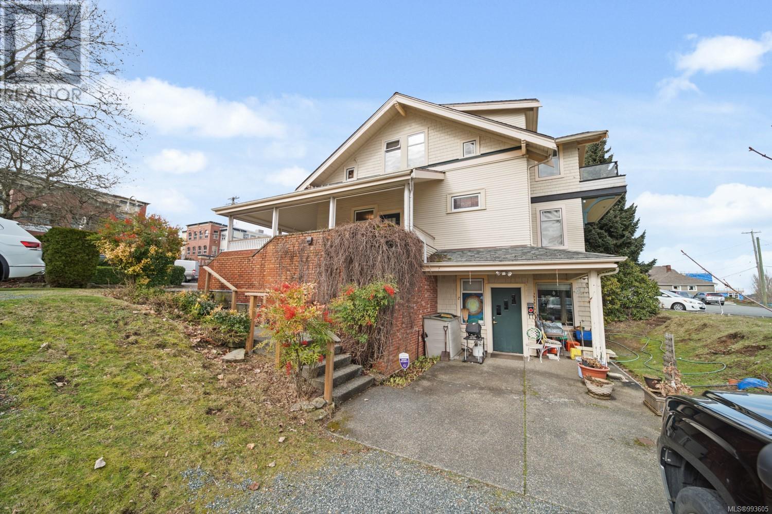 348 Wesley St Property Photo 23