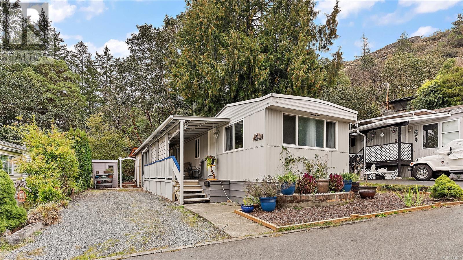 11 2587 Selwyn Rd Property Photo 1