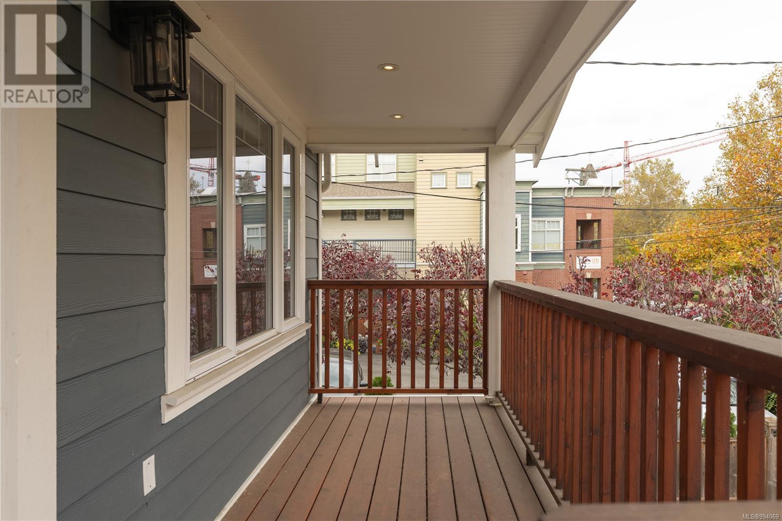 351 Wesley St Property Photo 2