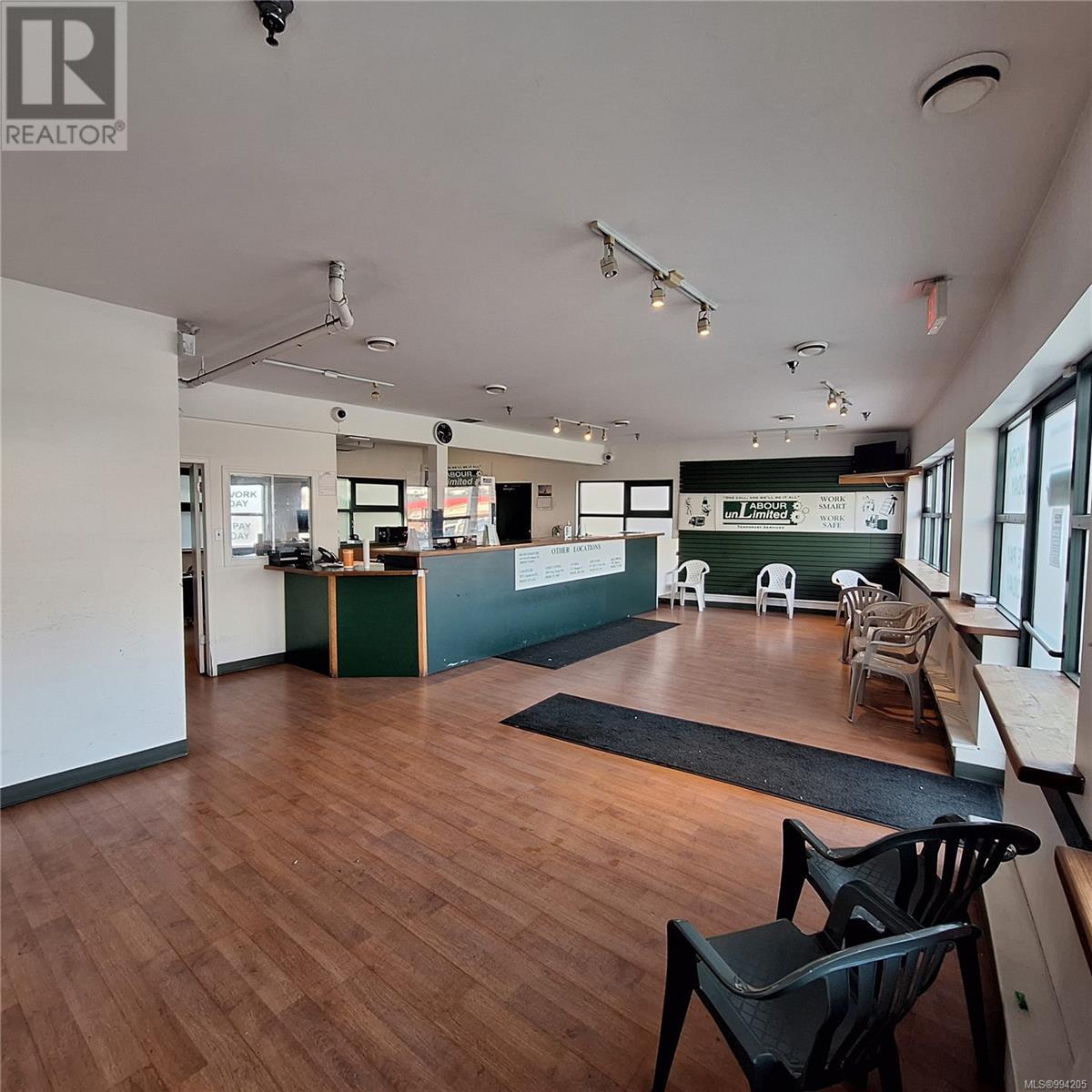 103 10 Esplanade St Property Photo 4