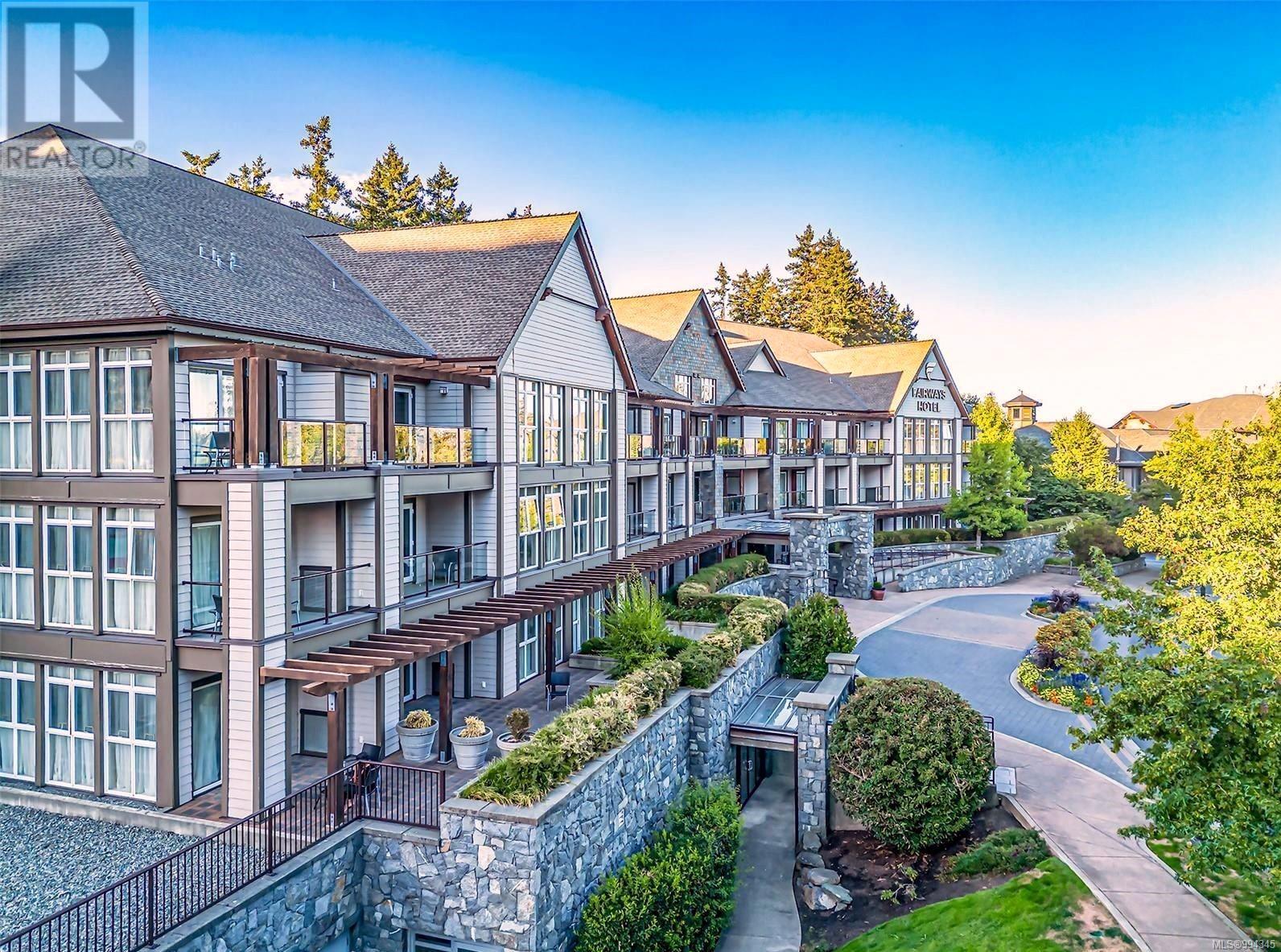 122/124C 1376 Lynburne Pl