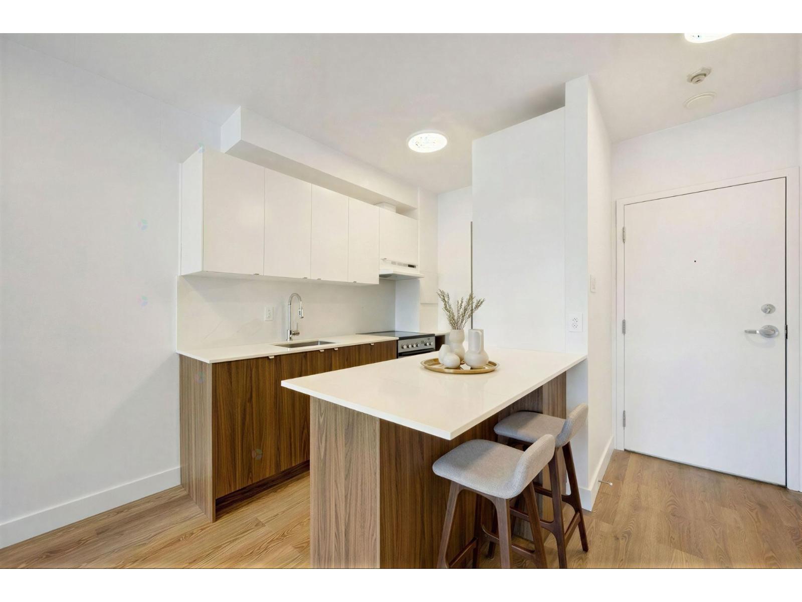 4282 Boul. Dorchester O., #606 Property Photo 4