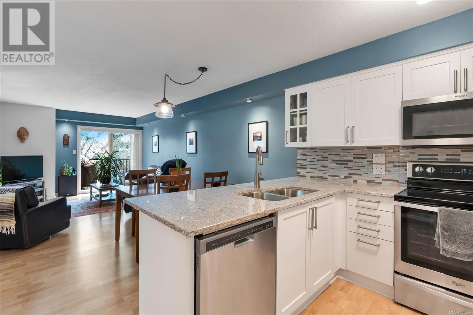 205 7070 West Saanich Rd Property Photo 4