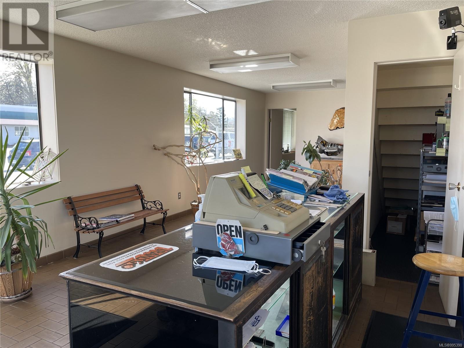 4494 Margaret St Property Photo 11