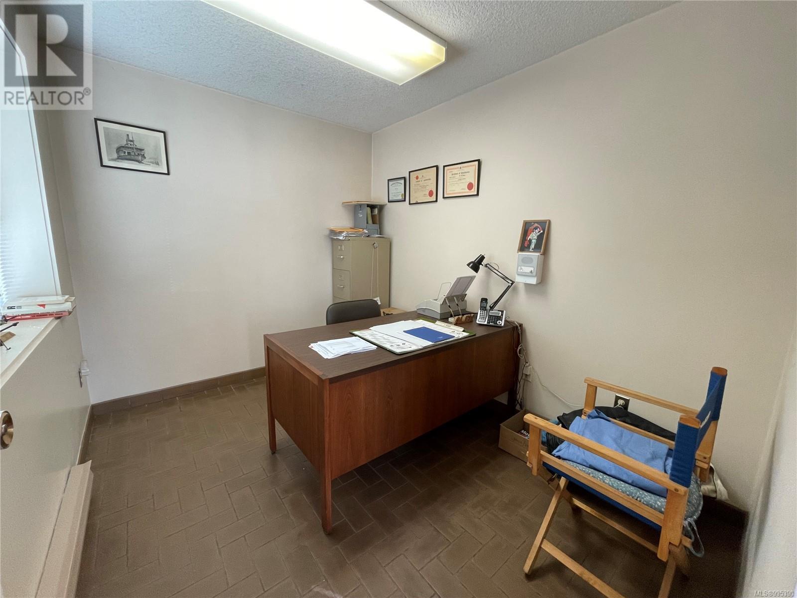 4494 Margaret St Property Photo 12