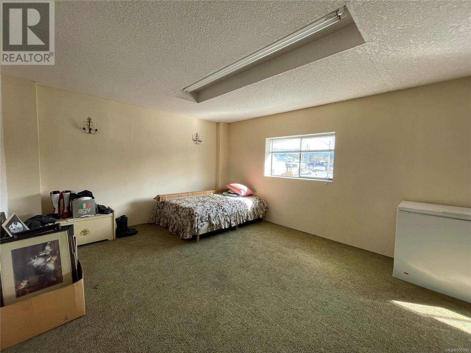 4494 Margaret St Property Photo 14