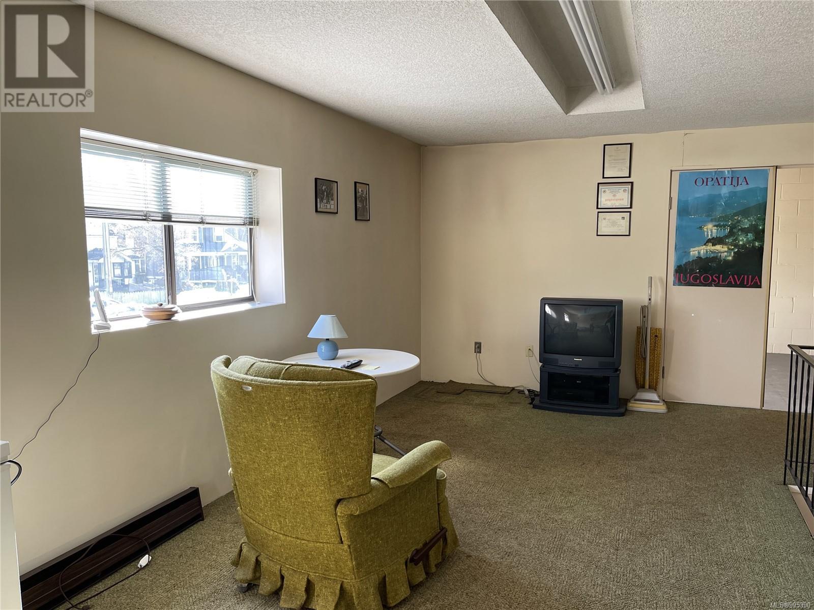 4494 Margaret St Property Photo 15