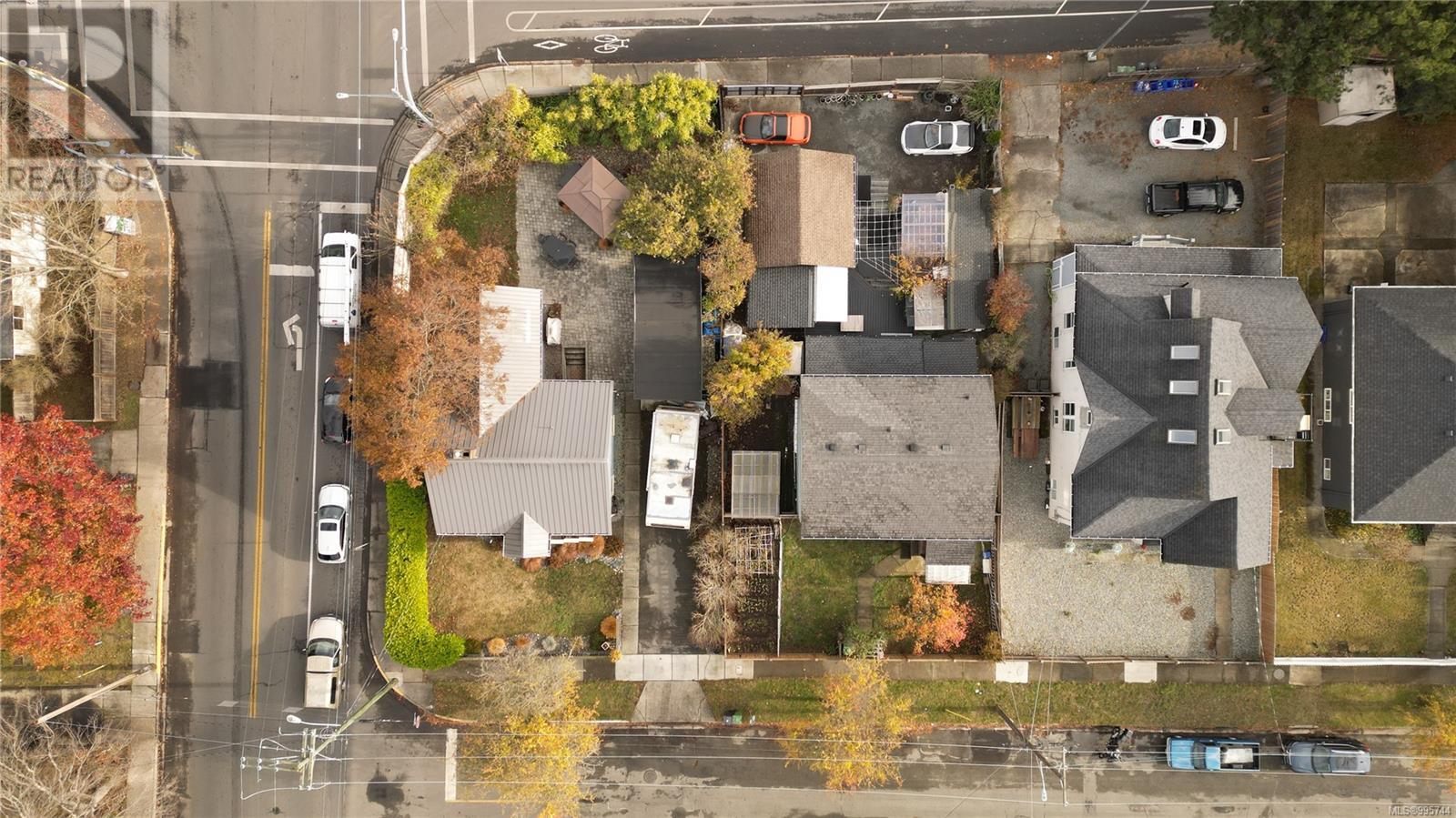 2345 Howard St Property Photo 1