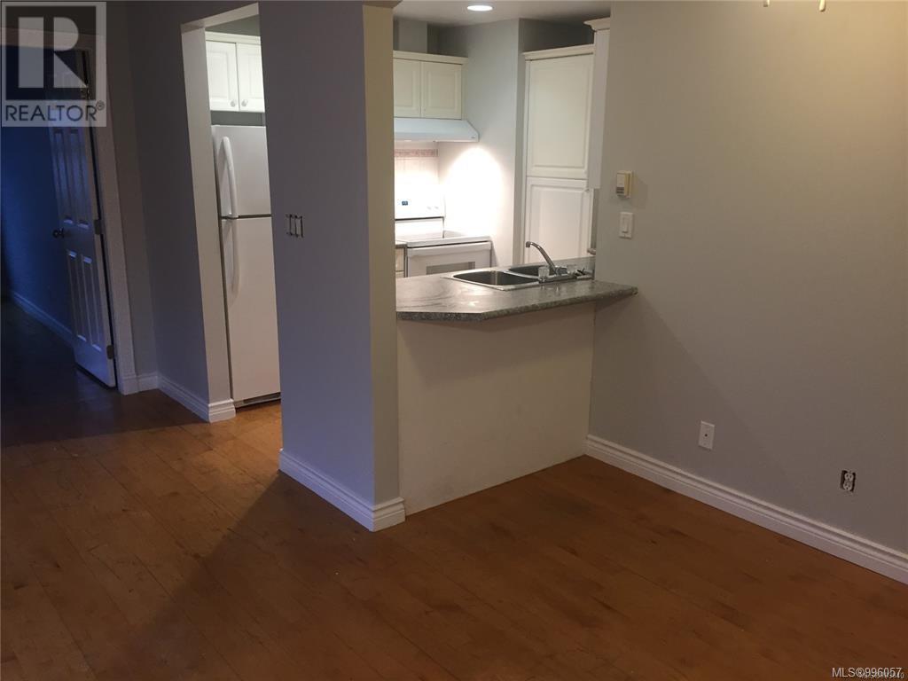 3185 Quadra St Property Photo 20