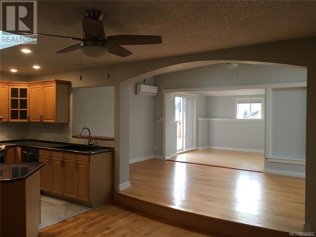 3185 Quadra St Property Photo 30