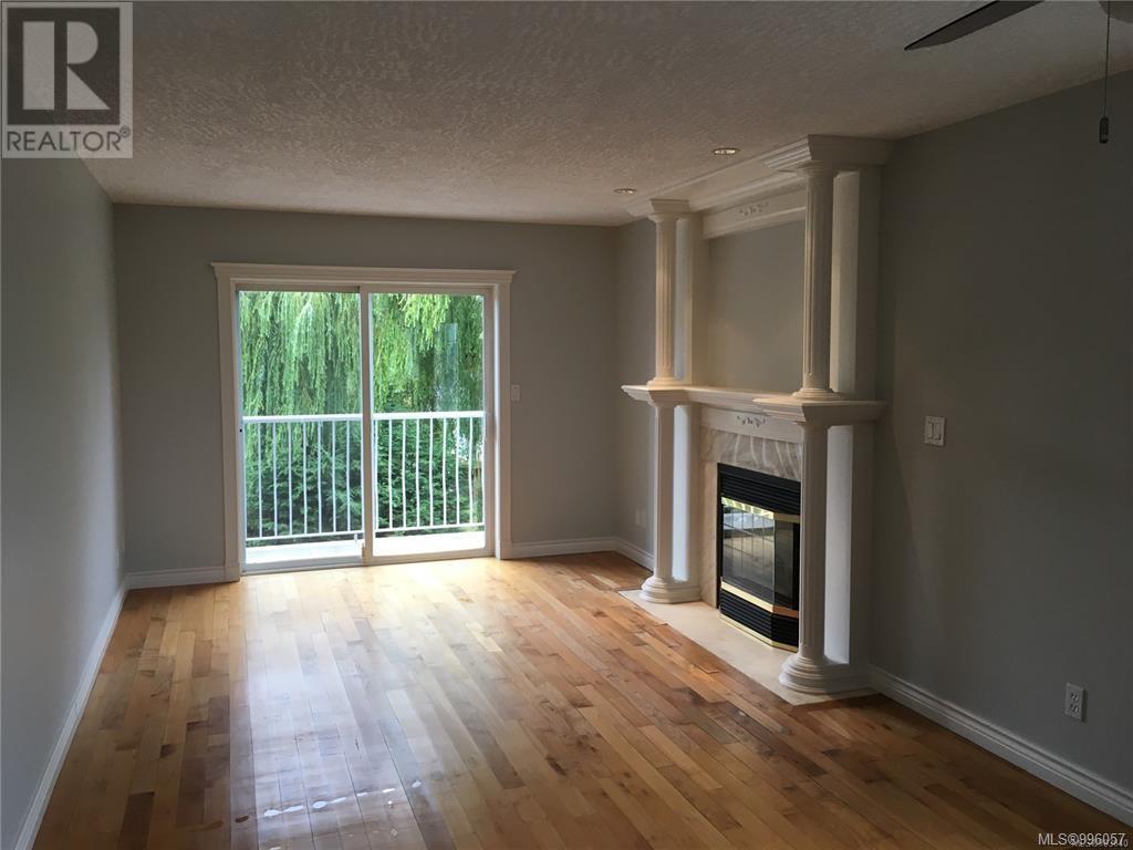 3185 Quadra St Property Photo 32
