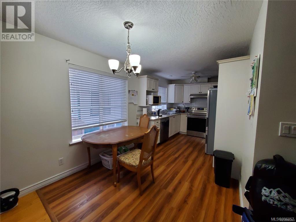 3185 Quadra St Property Photo 38