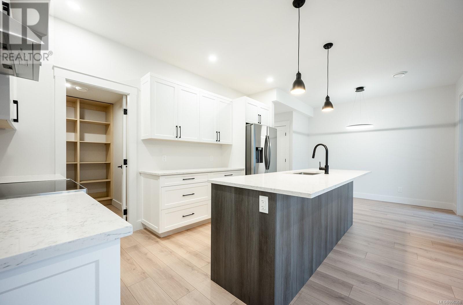 29 1090 Evergreen Rd Property Photo 14