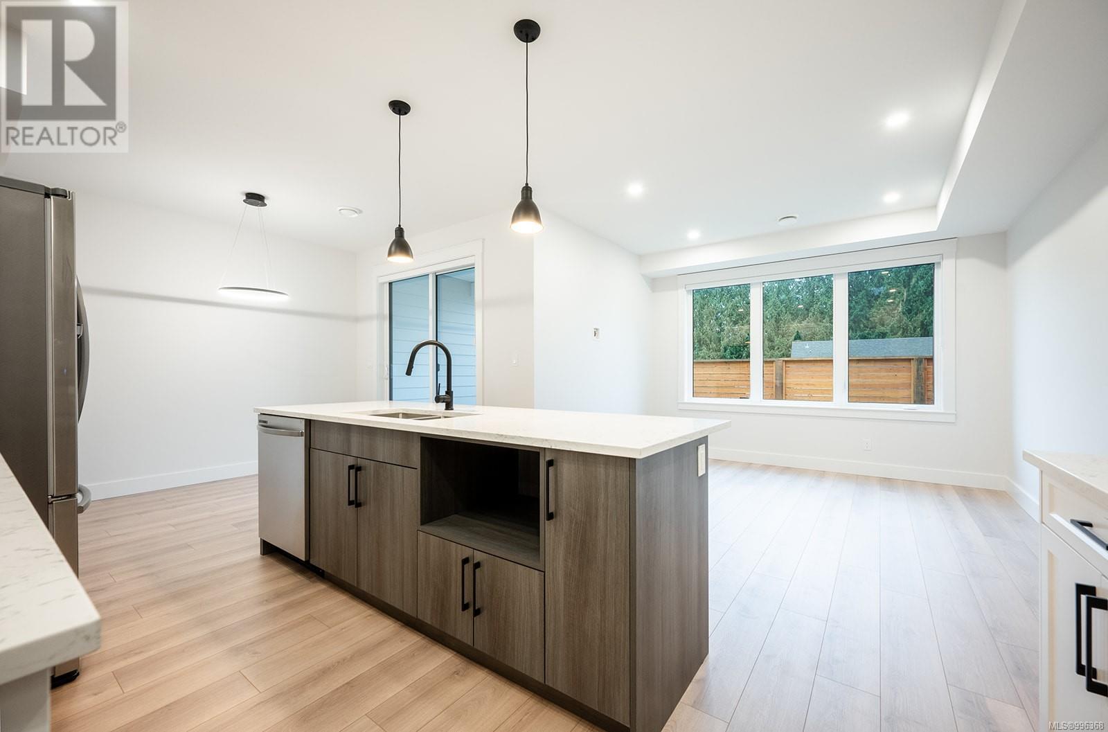 29 1090 Evergreen Rd Property Photo 18