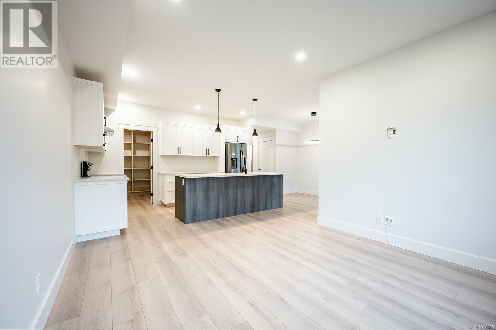 29 1090 Evergreen Rd Property Photo 19