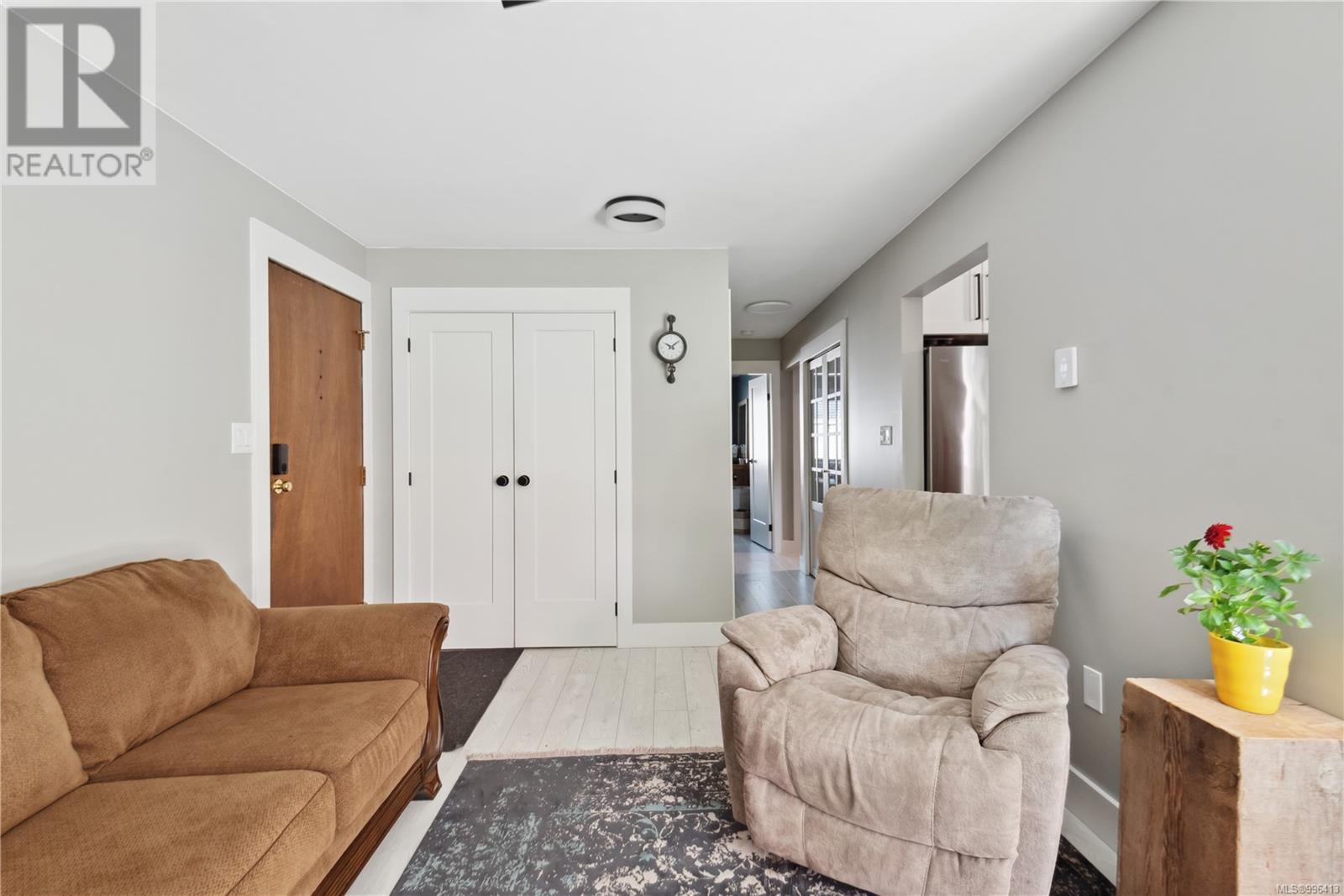 2 1040 Trunk Rd Property Photo 4