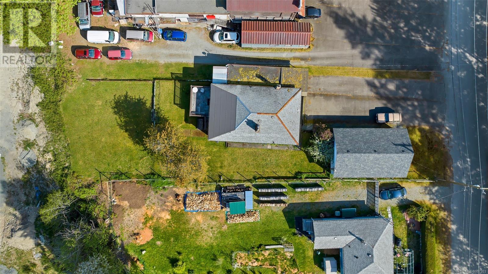 70 Fern Rd Property Photo 3
