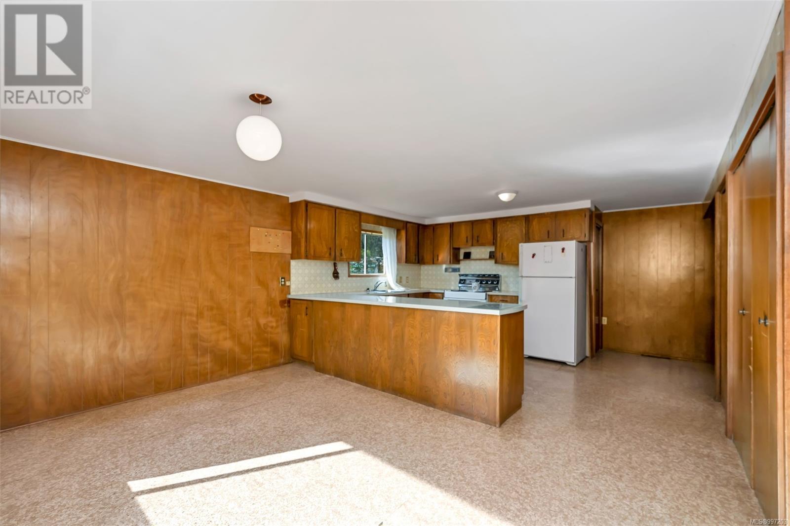 70 Fern Rd Property Photo 10