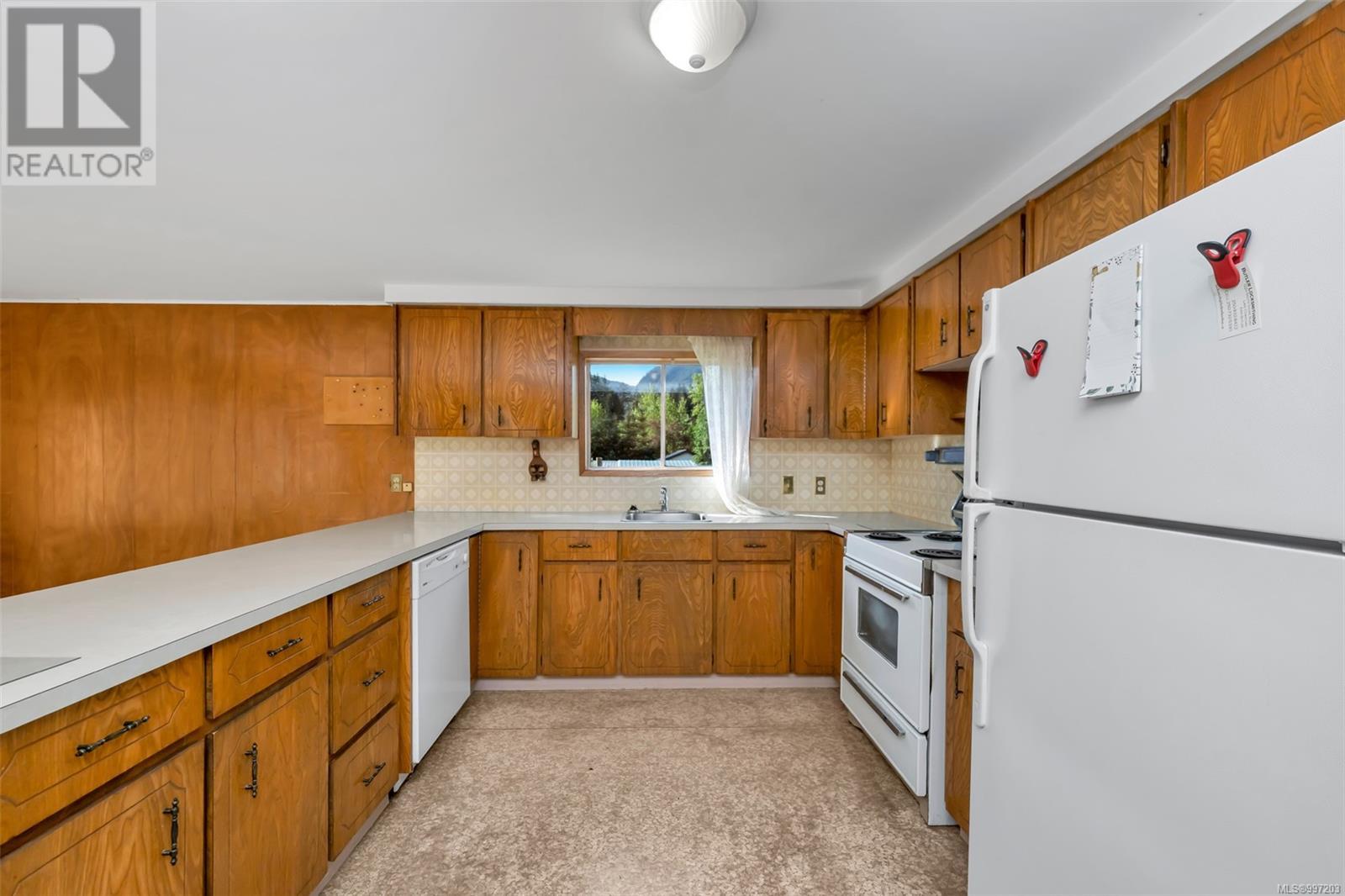 70 Fern Rd Property Photo 16