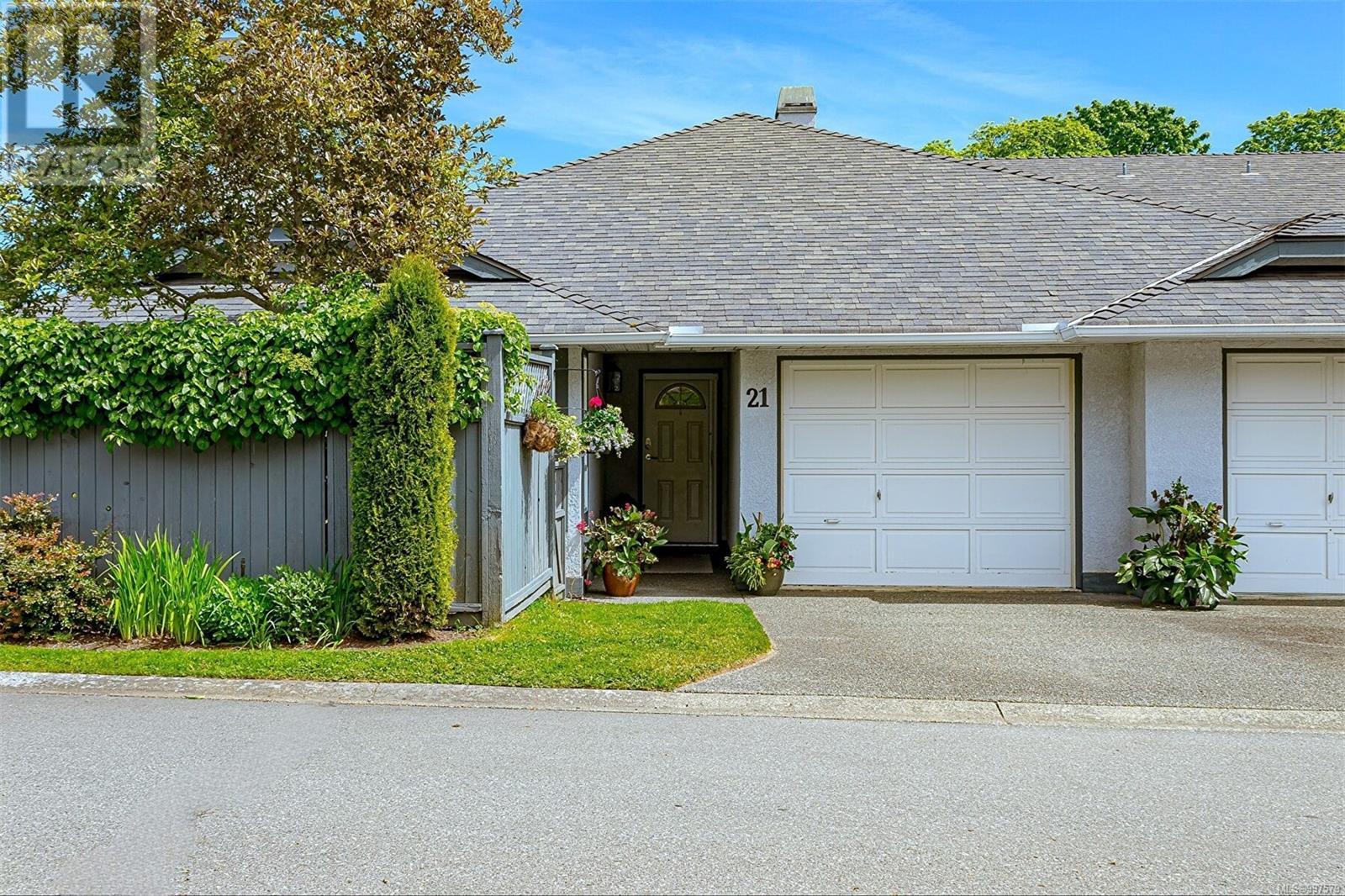 21 5110 Cordova Bay Rd Property Photo