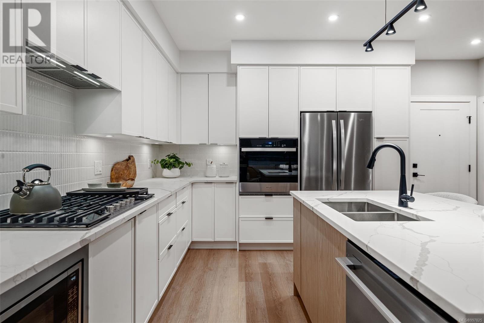 1810 Selenite Place #605 Property Photo 2