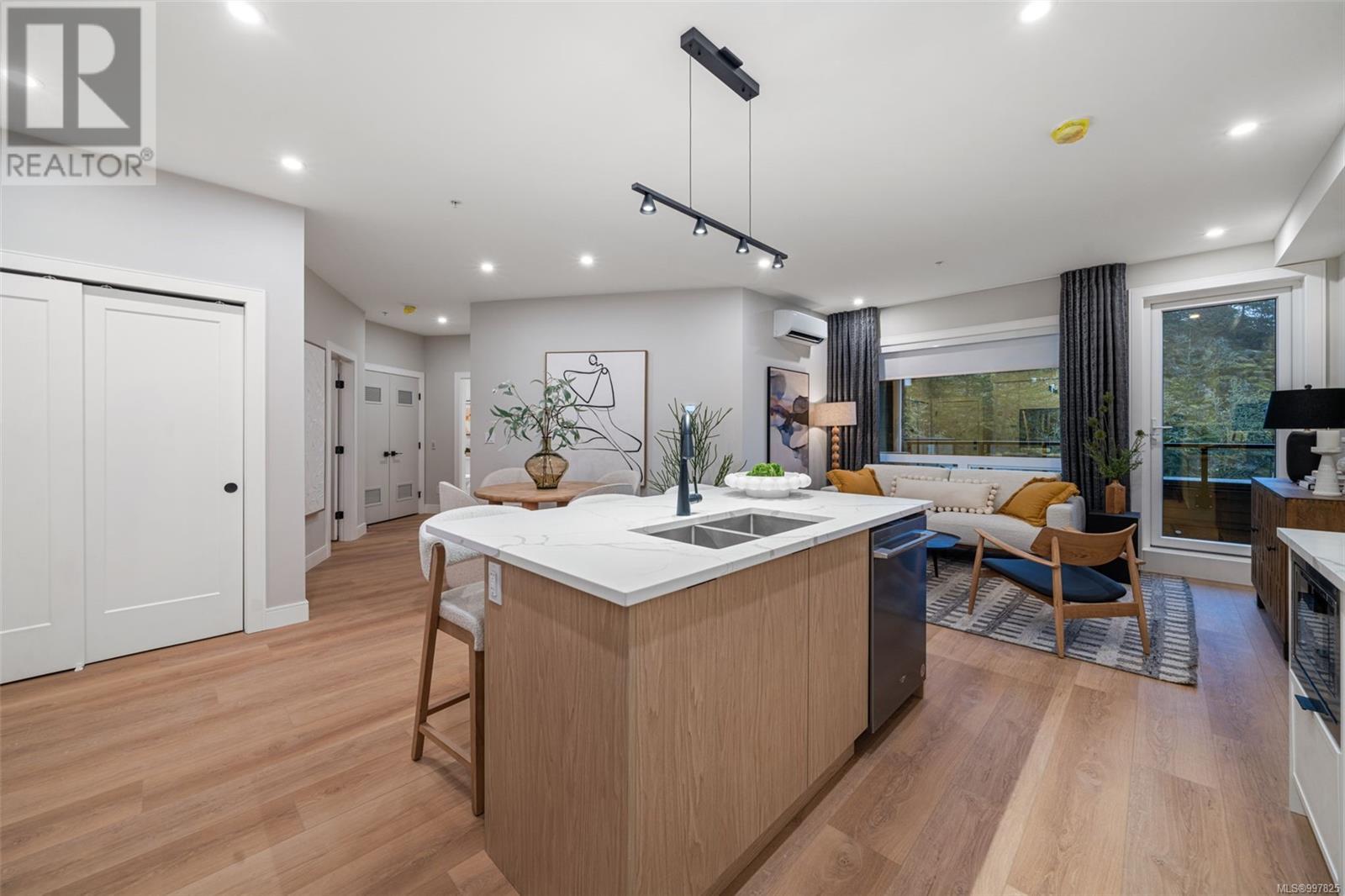 1810 Selenite Place #605 Property Photo 4