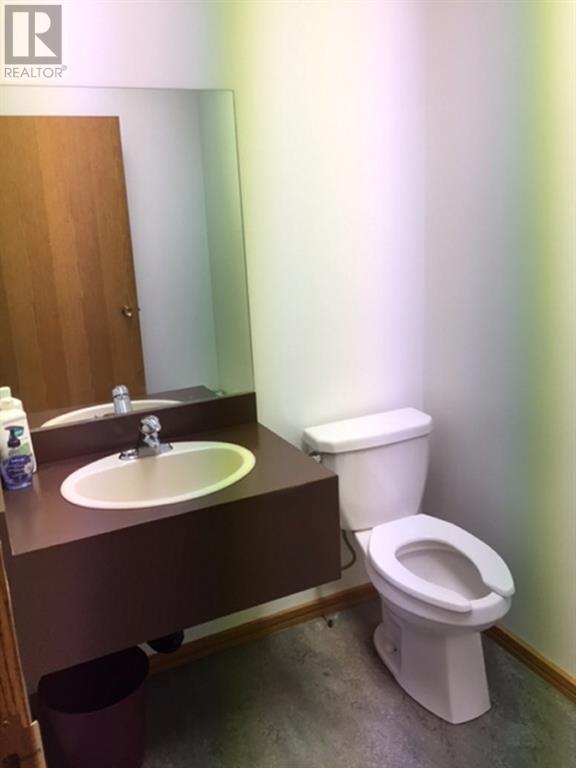 2 Banff Avenue Property Photo 16