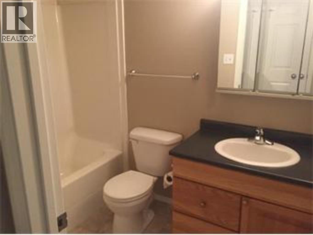 9810 94 Street Property Photo 5