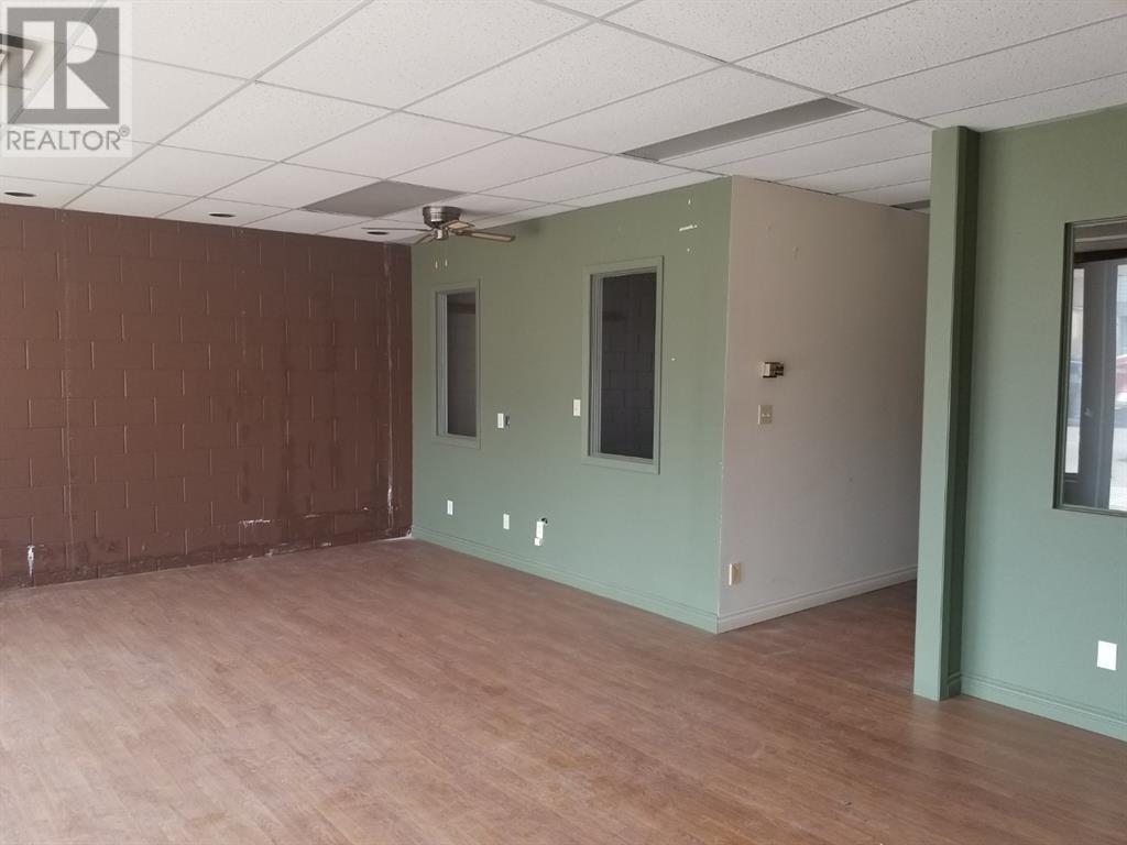 5006 50 Avenue Property Photo 4