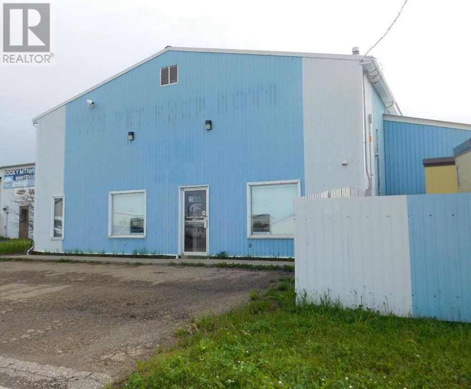 4511 44 Street Property Photo 1